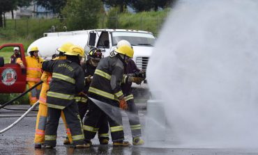 Reconocen a bomberos de Metepec en su día