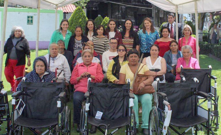 Entregan aparatos funcionales en Metepec