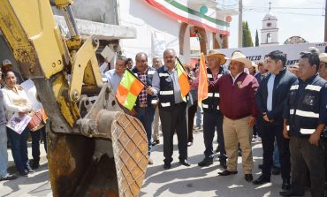 Oscar Hernández inicia obra de pavimentación con una inversión de 2.1 millones de pesos