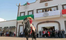 Encabeza Gaby Gamboa histórico desfile en Metepec