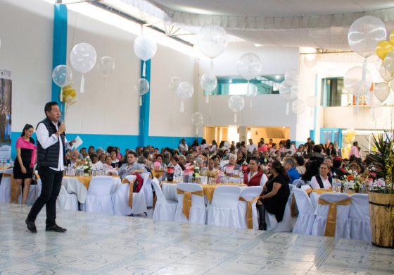 En San Mateo Atenco festejan a 850 Adultos Mayores en su Día