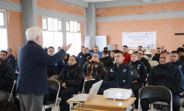 Capacitan a la policía de Toluca en Prevención y Vinculación Social