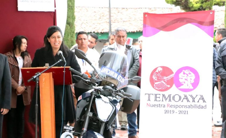 Nelly Rivera Sánchez entrega 9 vehículos a la Dirección de Seguridad Pública de Temoaya