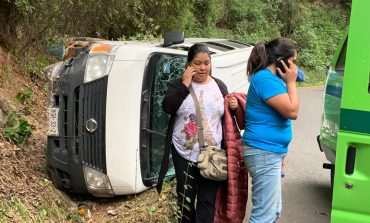 SUFRE ACCIDENTE UNIDAD DE CEMYBS; NO HAY HERIDOS DE GRAVEDAD