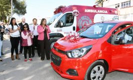 En Otzolotepec, Erika Sevilla entrega vehículos para eficientar los servicios públicos