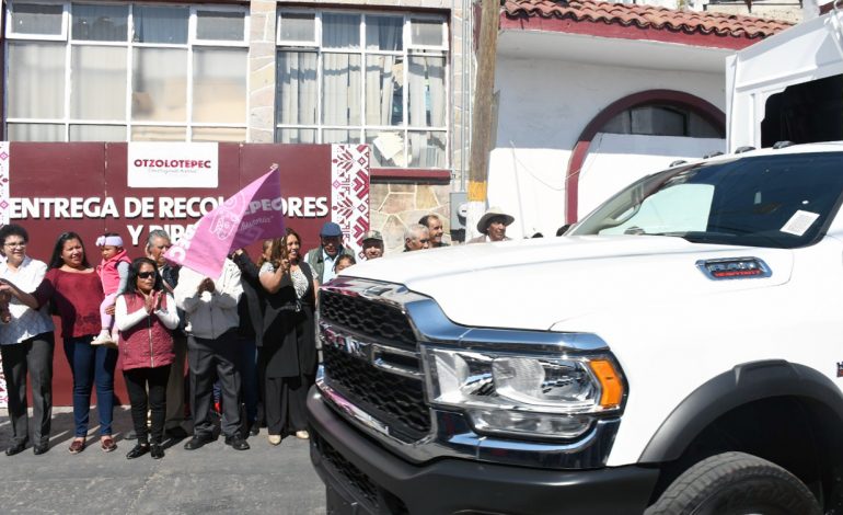 Para brindar mejores servicios a los otzolotepenses, Erika Sevilla entrega 4 vehículos