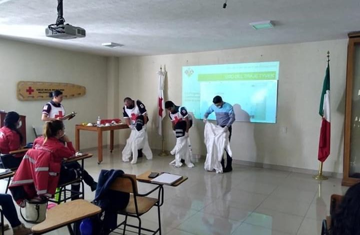 Reciben elementos de PCyB de Toluca taller sobre uso correcto del equipo de protección personal ante el COVID-19