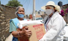Entrega gobierno de Metepec apoyos a grupos vulnerables hasta la puerta de sus hogares