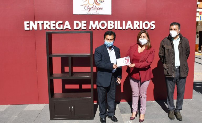 En Otzolotepec, 30 escuelas de nivel básico reciben mobiliario y pintura