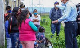 Entrega alcalde apoyos a afectados por lluvias y fuertes vientos en Toluca