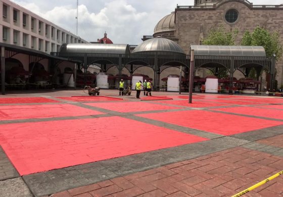 Embellecen explanada de la Plaza Fray Andrés de Castro en Toluca