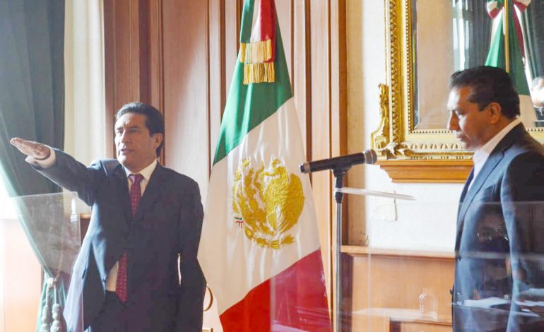 Rinde protesta Carlos Sánchez como Secretario del Ayuntamiento de Toluca