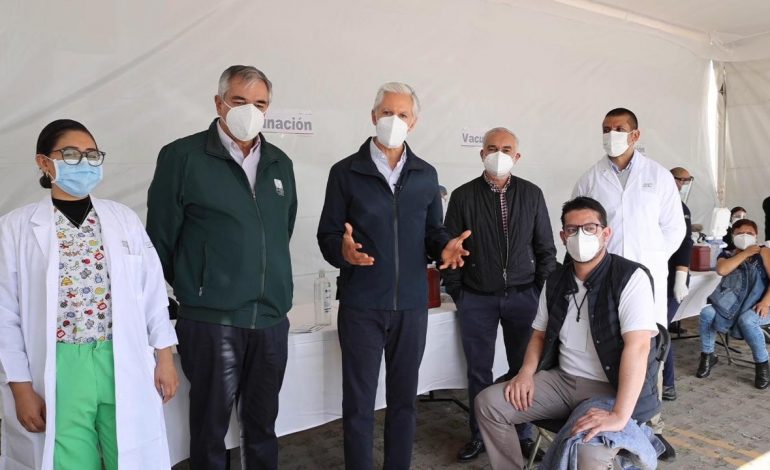 Continúa en Edoméx la vacunación de personal de salud
