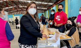 Erika Sevilla ejerce su derecho al voto