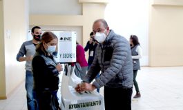 Con un llamado a la civilidad, emite su voto Marco Reyes