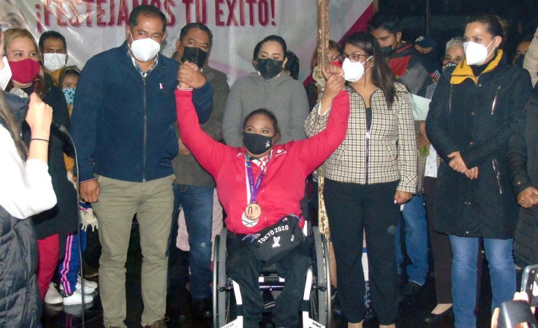Ayuntamiento de Zinacantepec rinde cálido recibimiento a Gloria Zarza, medallista de plata en Tokyo 2020