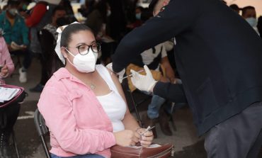 En dos días, vacunan a 22 mil jóvenes en Zinacantepec