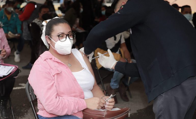 En dos días, vacunan a 22 mil jóvenes en Zinacantepec