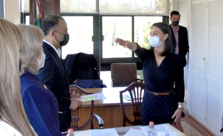 Fernando Flores toma protesta a Iraí Albarrán Segura como Presidenta Honoraria del DIF Metepec