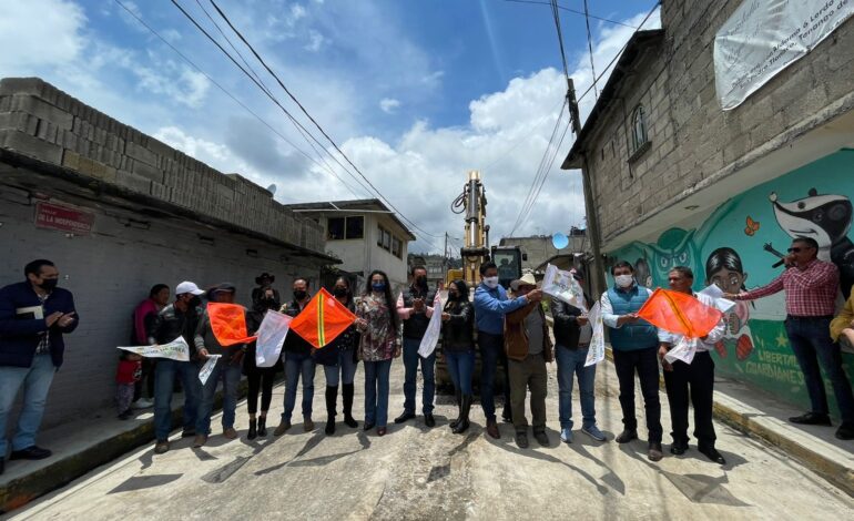 Roberto Bautista inicia obra de pavimentación en San Pedro Tlanixco