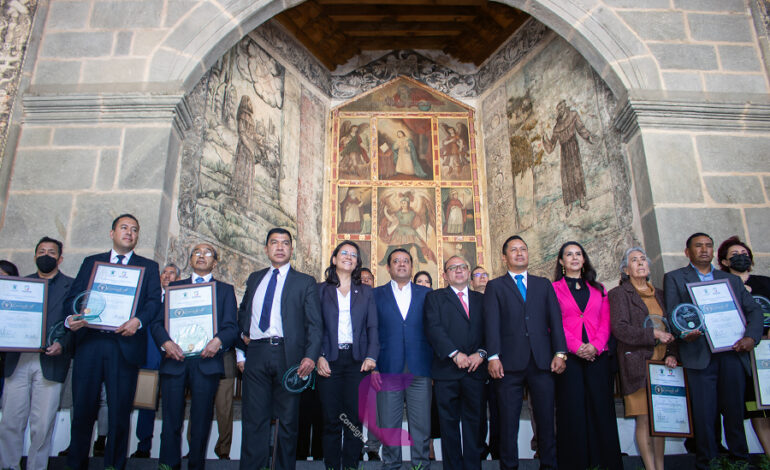 Con homenaje a ciudadanos destacados, Zinacantepec celebra 202 años de vida municipal