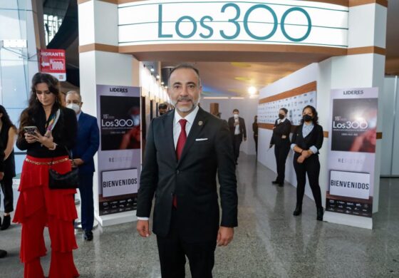 Reconocen a Fernando Flores por liderazgo en el país como empresario y alcalde