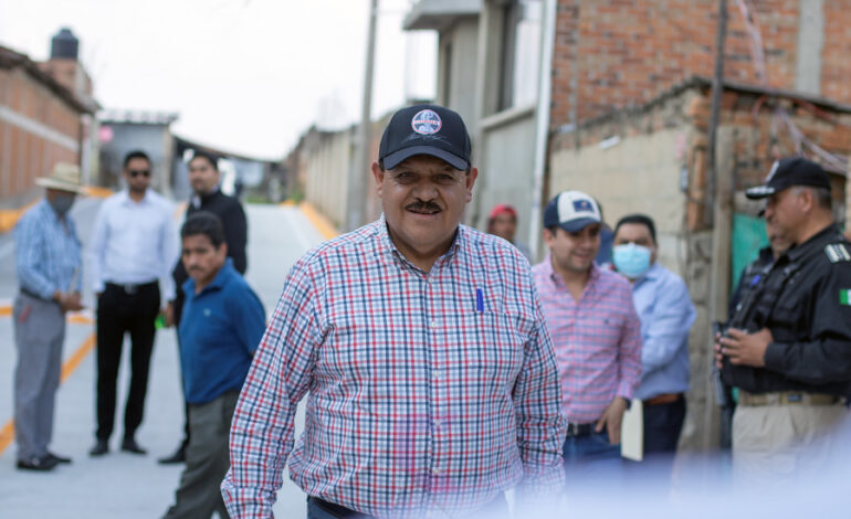 Alcalde de Calimaya entrega obra de pavimentación en San Lorenzo Cuauhtenco   