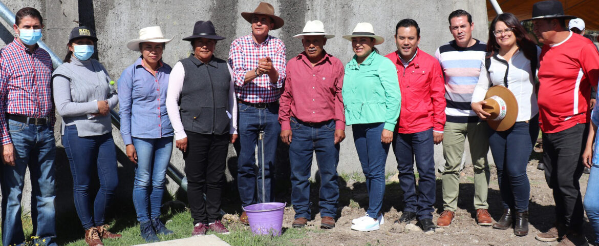 Felipe de Jesús Sánchez entrega obras de agua potable y electrificación