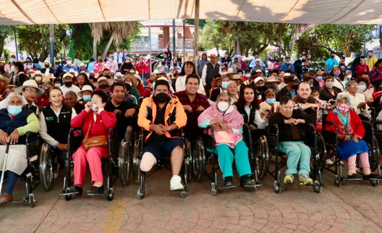 Entrega gobierno de Ixtlahuaca aparatos funcionales para adultos mayores y personas con discapacidad 