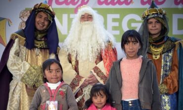 Presidente de Almoloya de Juárez y Presidenta del DIF municipal entregaron 15 mil juguetes por el Día de Reyes