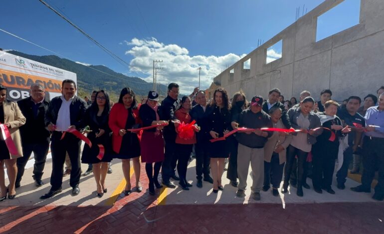 Roberto Bautista entrega importante obra vial en la Cabecera Municipal de Tenango del Valle  