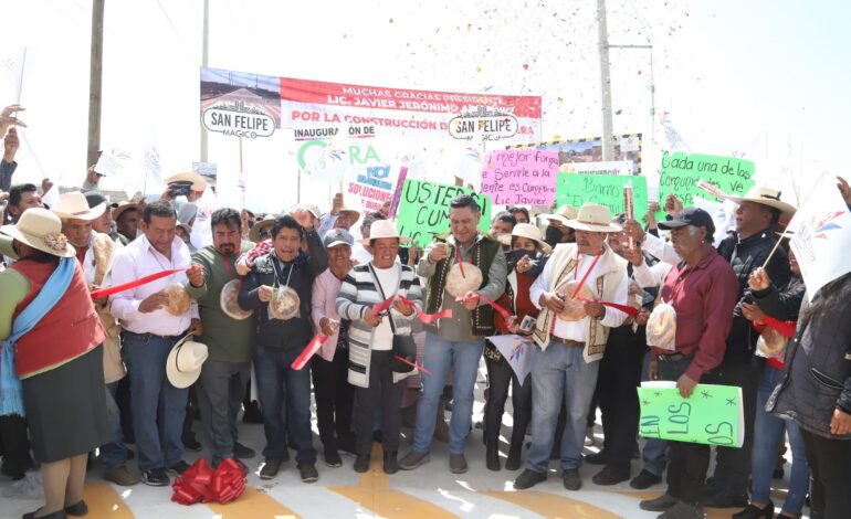 Inaugura Javier Jerónimo pavimentación San Nicolas Guadalupe – Centro Ceremonial Mazahua
