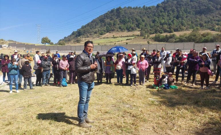 Roberto Bautista inaugura barda de panteón de Atlatlahuca