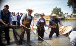 Recibe Presidente de Almoloya de Juárez a Secretaria del Campo para la primera cosecha de Carpa