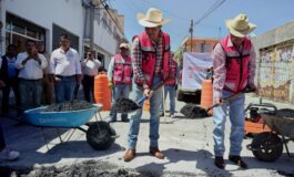 Da alcalde de Almoloya de Juárez banderazo de inicio al Programa de Bacheo 2023
