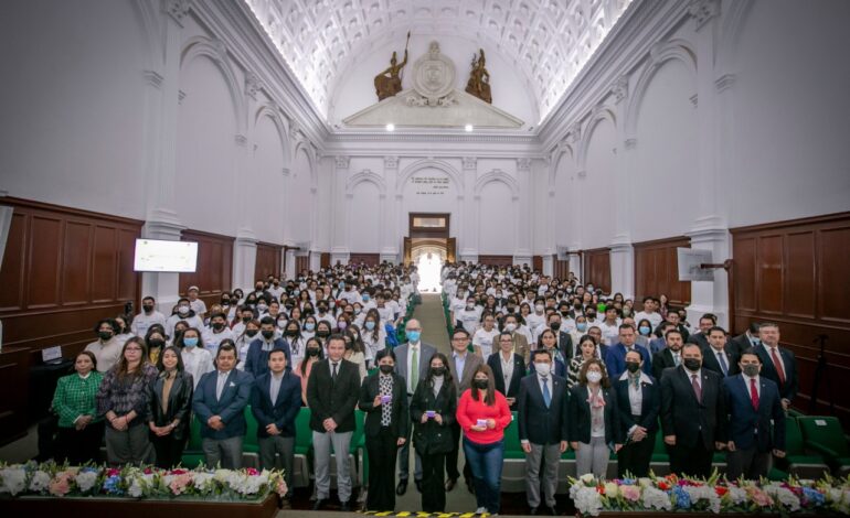 Entregan Beca de Ciencia Edoméx a estudiantes de la UAEMéx 