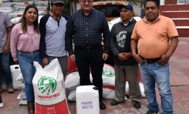 Impulsa Ocoyoacac Agricultura Sustentable con entrega de fertilizante orgánico