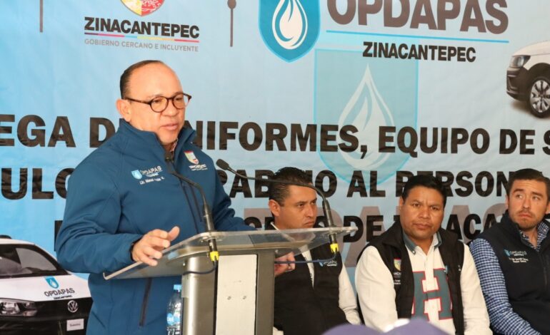 Entrega Manuel Vilchis uniformes y automóviles a OPDAPAS 