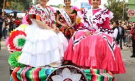 Colorido desfile recorre las calles del centro de Zinacantepec