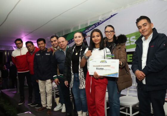 Manuel Vilchis entrega Premio Municipal de la Juventud 2023