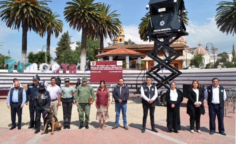 Entrega Nelly Rivera torre móvil de videovigilancia  