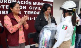 Alcaldesa de Temoaya entrega uniformes a elementos de Protección Civil 