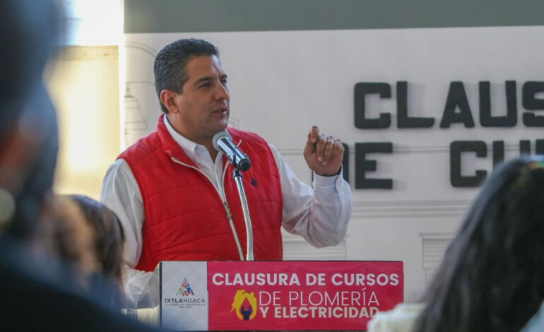 Entrega Abuzeid Lozano kits de plomería y electricidad a mujeres de Ixtlahuaca 