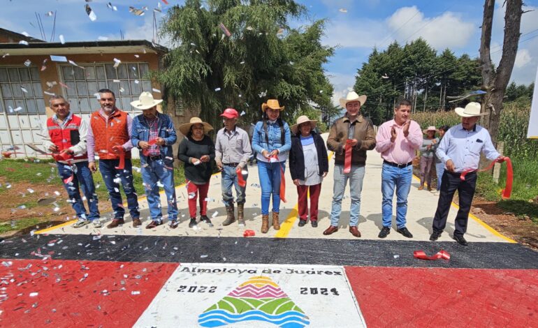 Entrega alcalde de Almoloya de Juárez nueve obras de pavimentación 