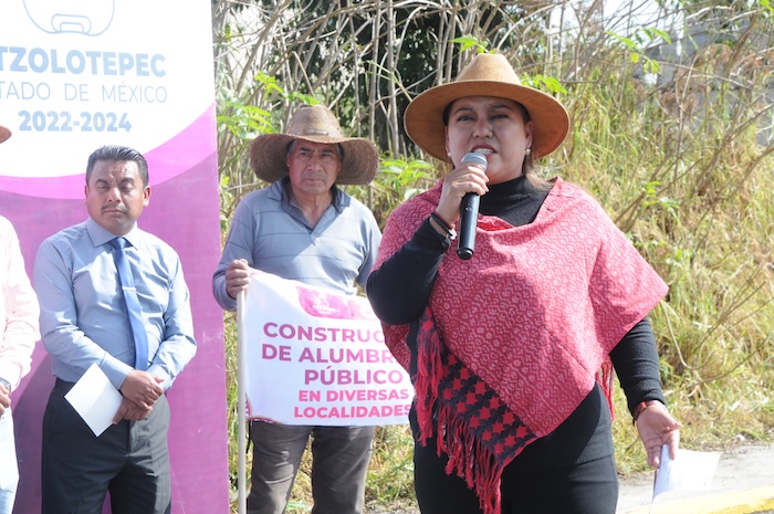 Erika Sevilla entrega obras en Santa Ana Jilotzingo y Barrio el Arenal