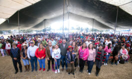 Inicia Adolfo Solís entrega de paquetes invernales y juguetes 