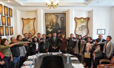 Adolfo Solís toma protesta a integrantes de su gabinete para el periodo 2025-2027