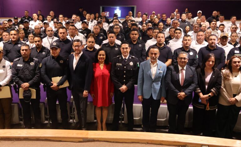 Reconocen a policías municipales de Metepec