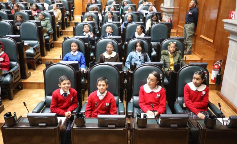 Niñas y niños toman la Tribuna en el Parlamento Infantil “Voces del Presente”