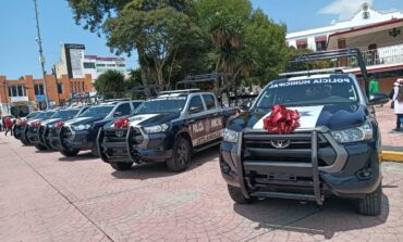 Refrenda Lupita Diaz su compromiso con la seguridad, entrega 16 nuevas patrullas